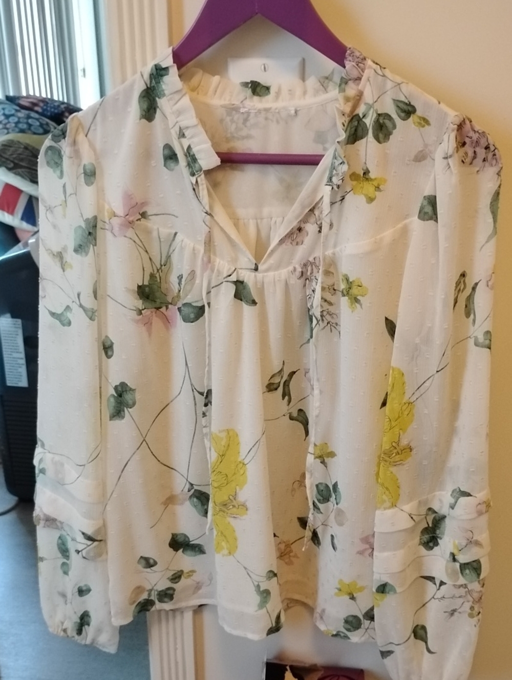 Vintage Floral Lined Scoop-Neck Blouse.